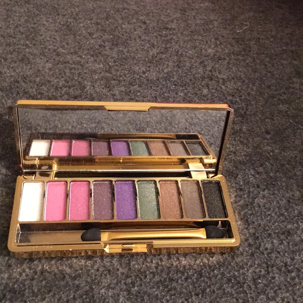 🔥Sale🔥Beautiful palette eyeshadow.NWOT..(sealed)
